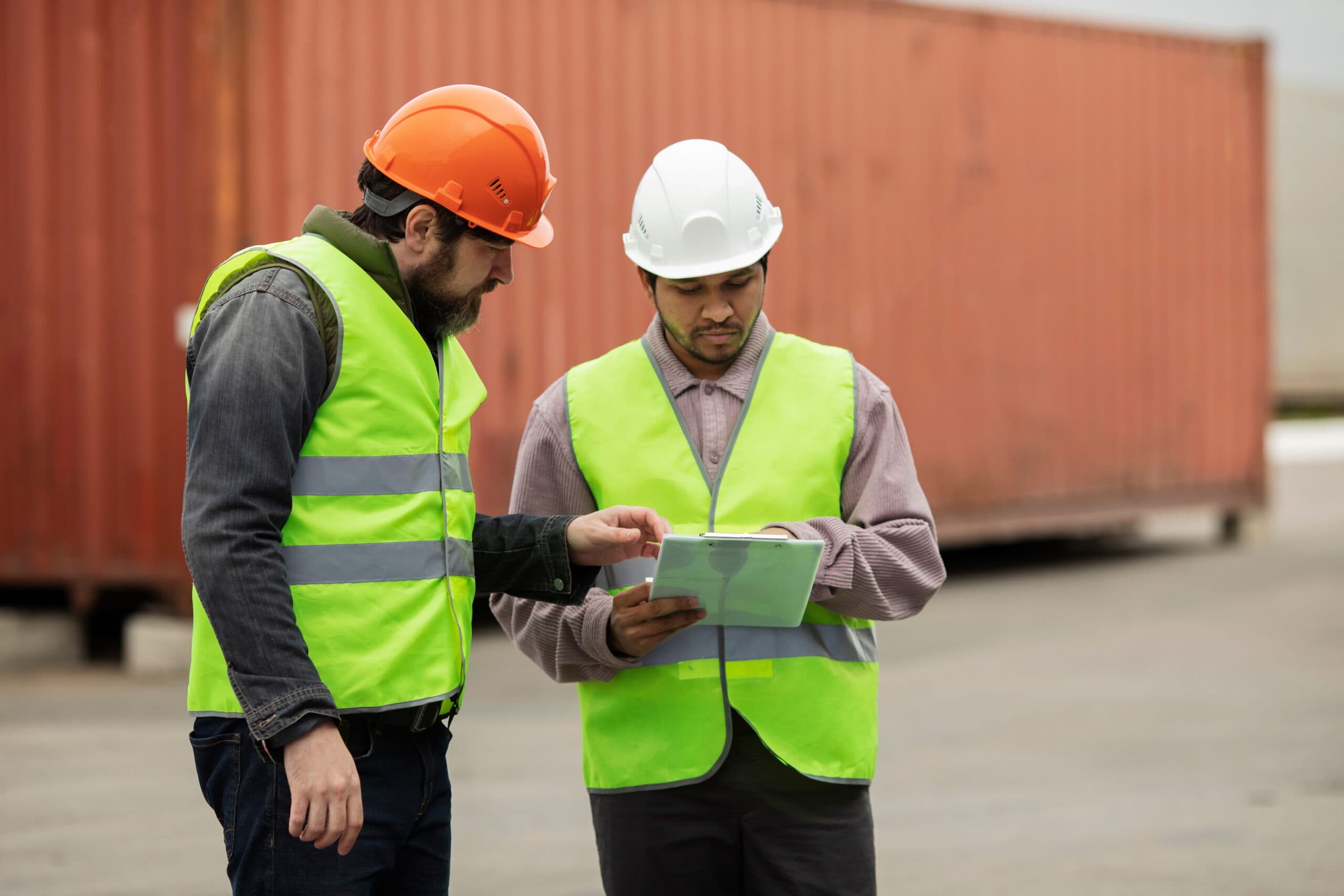 Expedited Freight vs Standard Shipping: What’s the Difference?